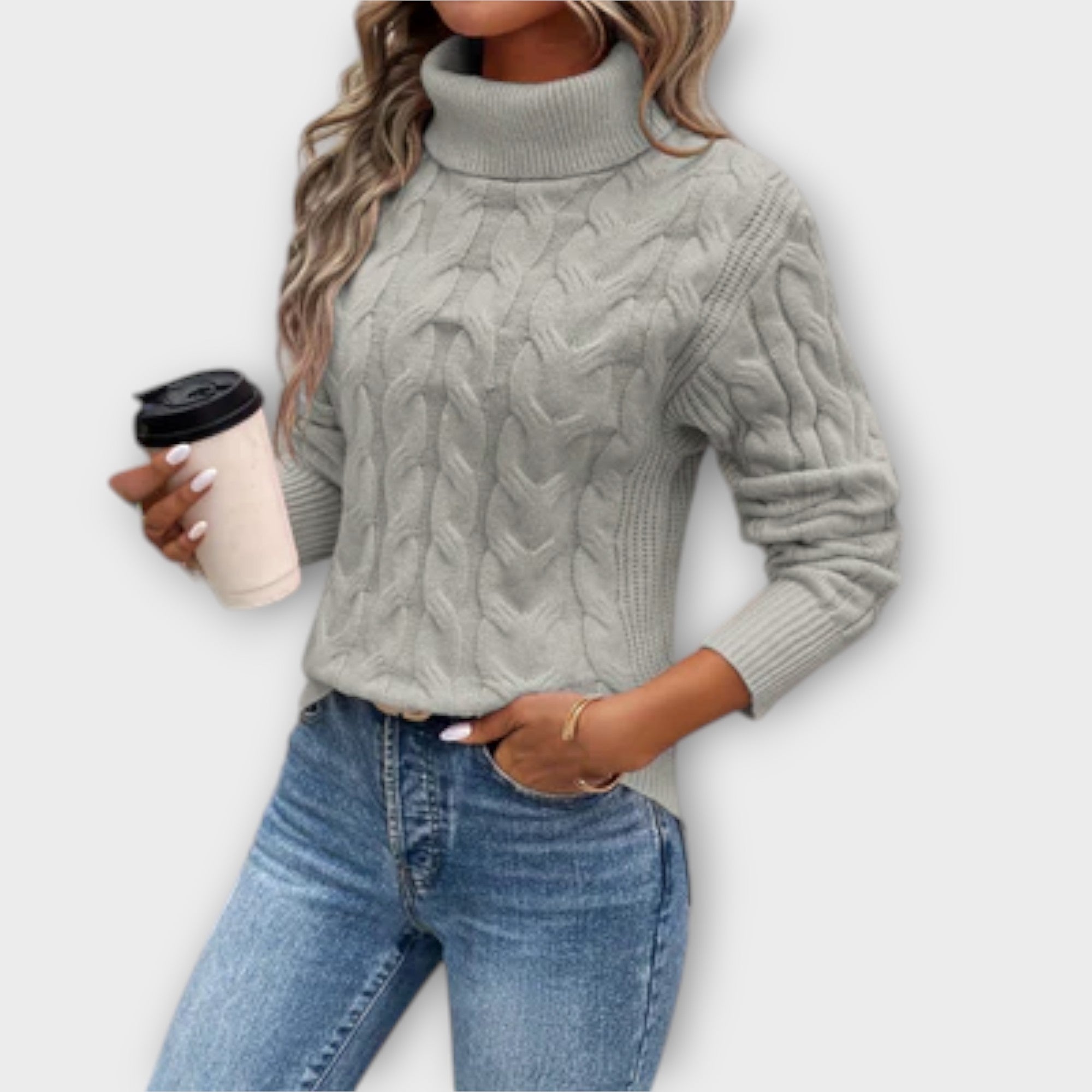 Amelia | Elegant Knitted Turtleneck with Cable Pattern