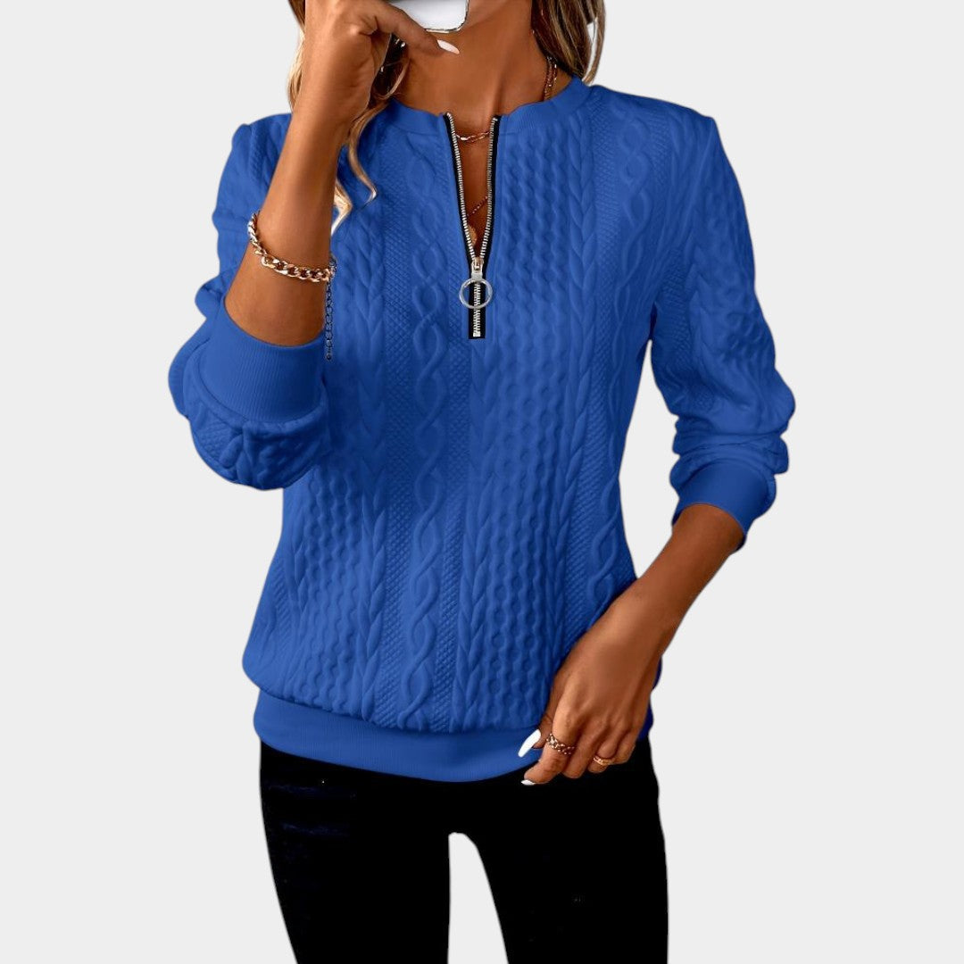 Amálie – Women’s Sweater with Cable Pattern and Zipper